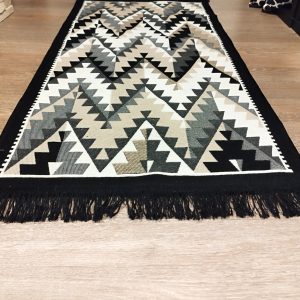 Covor traditional, cu doua fete, dimensiunea 60x120cm